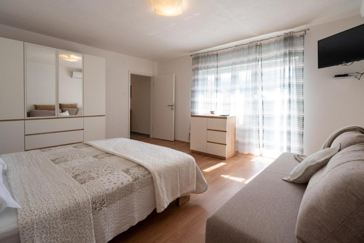House Zrmanja Vrelo Holiday home Krupa