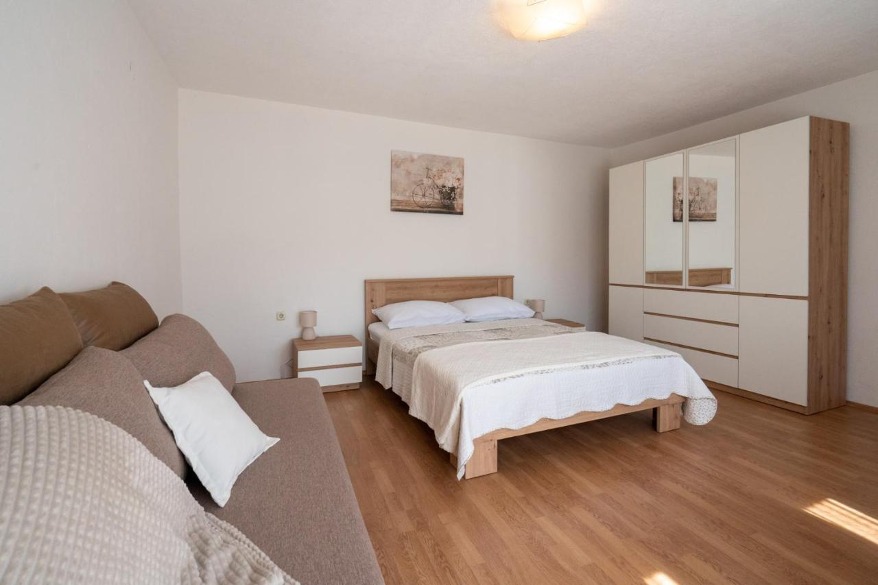 House Zrmanja Vrelo Holiday home *