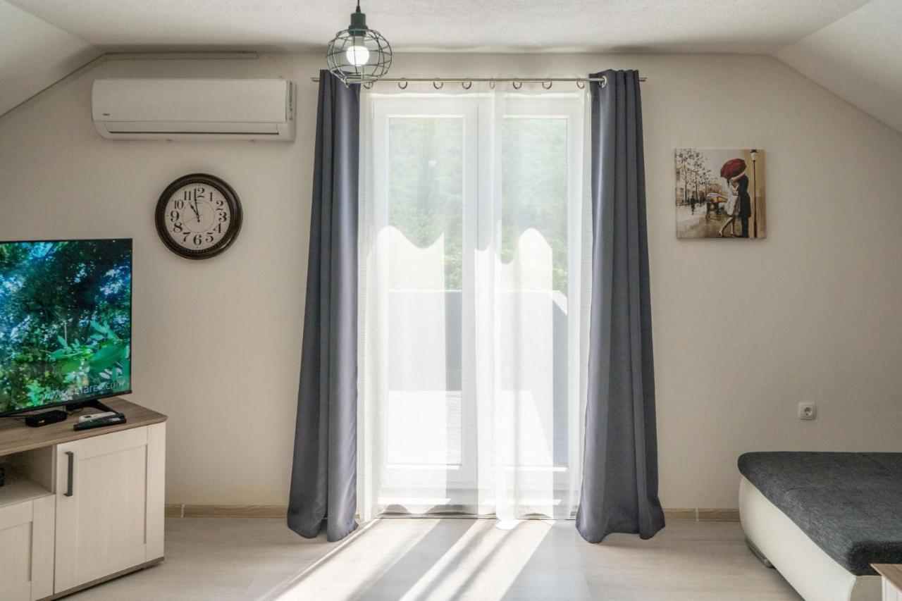 House Zrmanja Vrelo