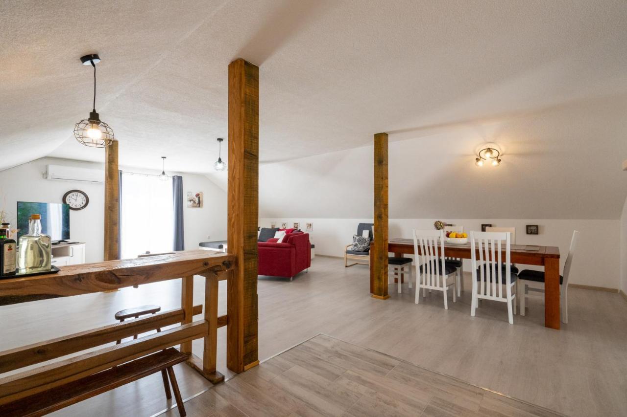 House Zrmanja Vrelo *