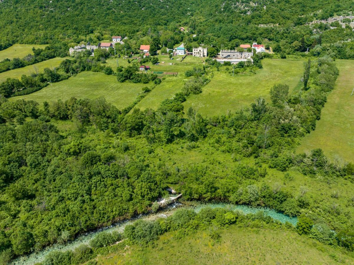 House Zrmanja Vrelo